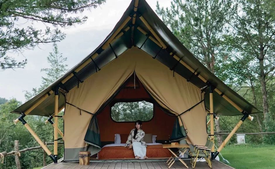 Tent de bar à l'hôtel 7